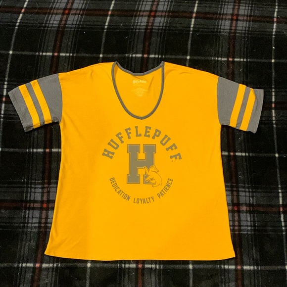 Harry Potter Hufflepuff Athletic T-Shirt - Picture 3 of 6